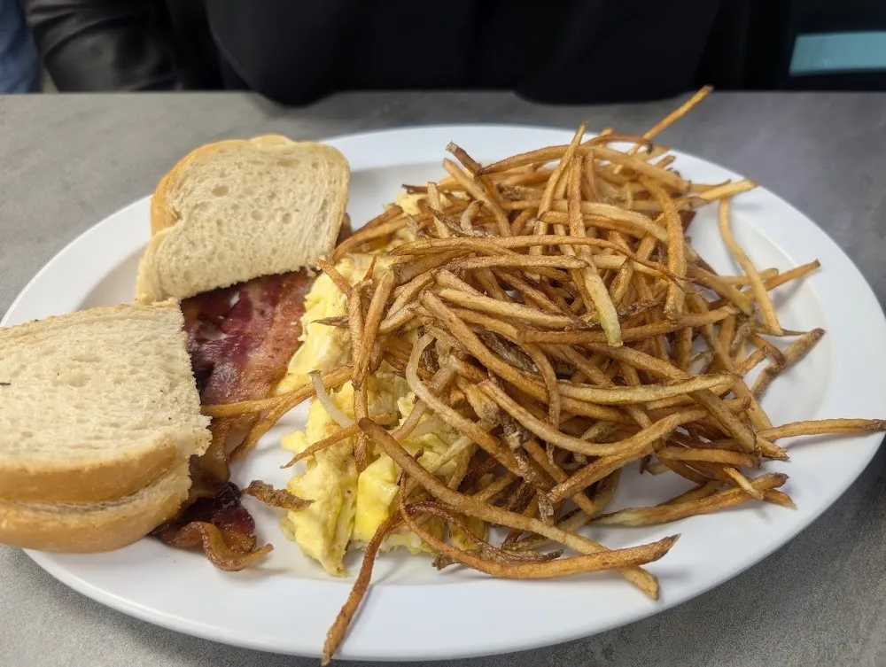 2 Eggs & Toast with Bacon Sausage or Ham & Hash Browns or Home Fries